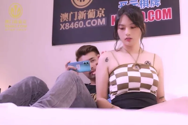 Cô bạn gái đến thăm chị gái nhưng chỉ có mỗi chồng sắp cưới của chị gái ở nhà
